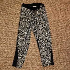 Cropped Nike Pro Leggings